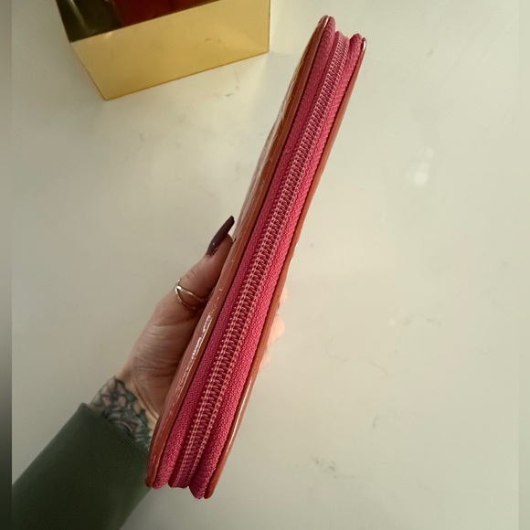 CHANEL Cameilla Zip Around Wallet - Picture 9 of 16